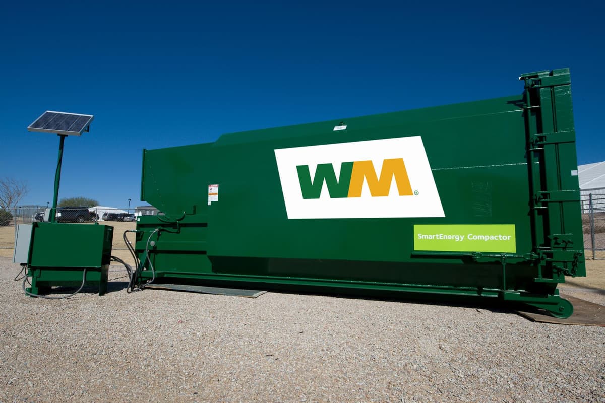 A WM SmartEnergy compactor uses solar power.